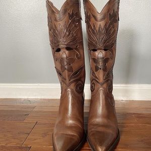 Brown unique cowboy/cowgirl boots